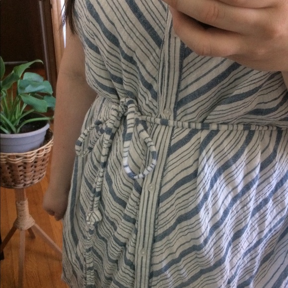 Sleeveless Button Down Dress - Picture 5 of 6